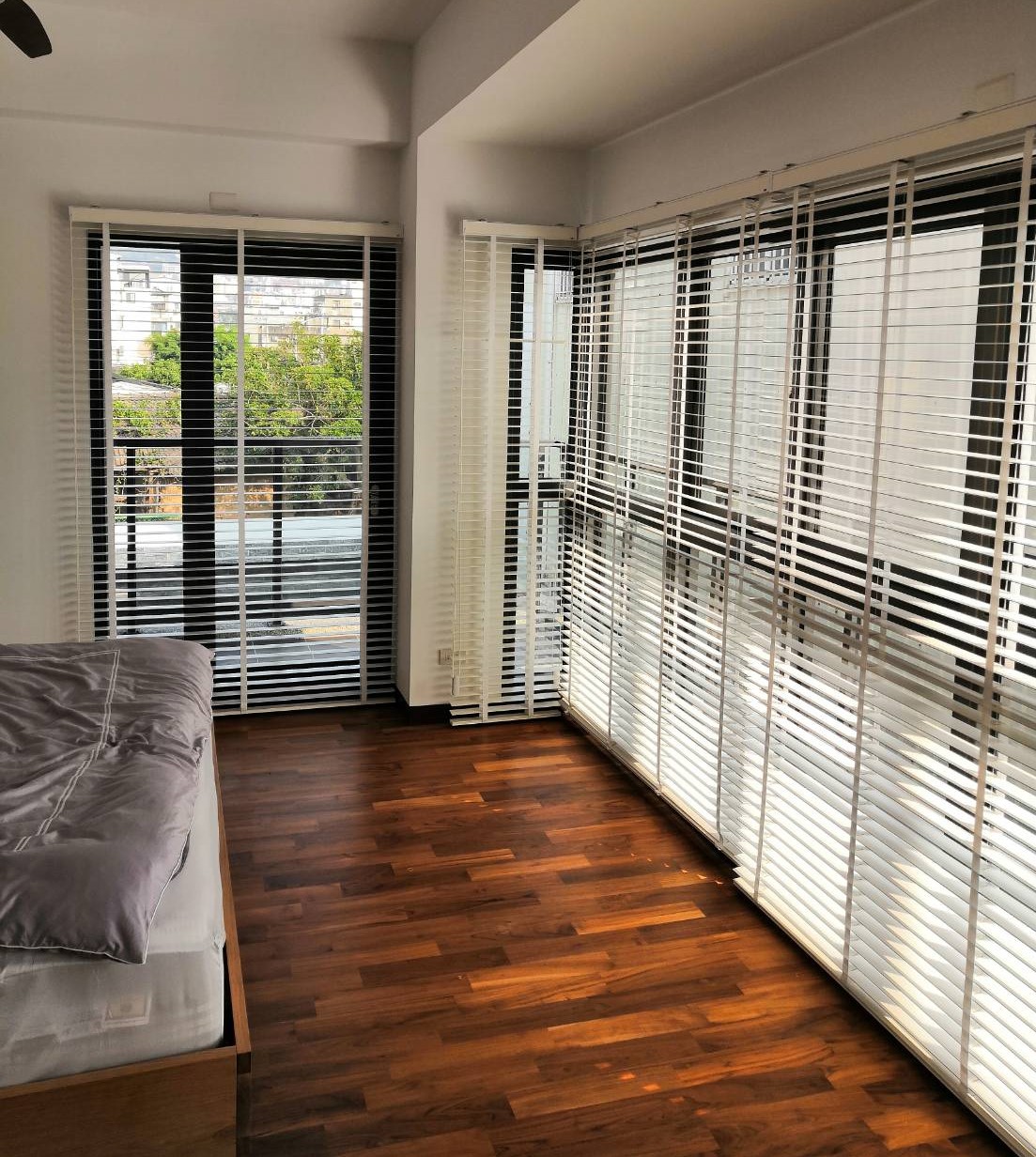 台中百葉窗訂做 – 夏悅窗飾工廠直營木百葉鋁百葉角度可調