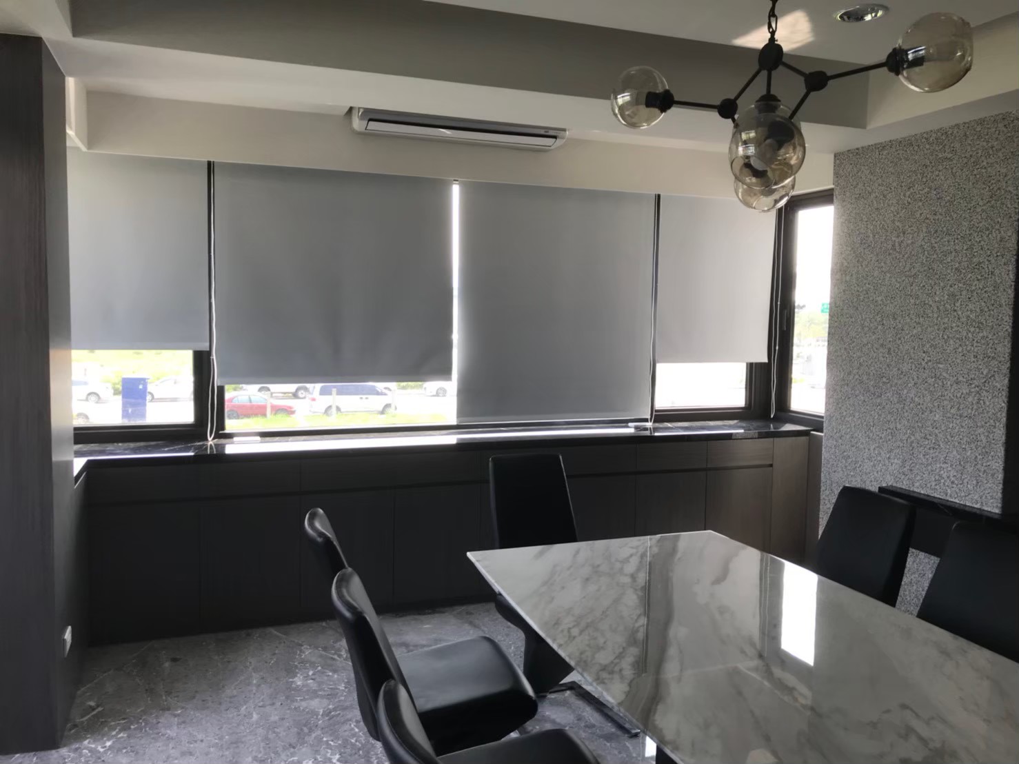 台中捲簾批發訂做 – 夏悅窗飾工廠直售全遮光防水辦公窗簾