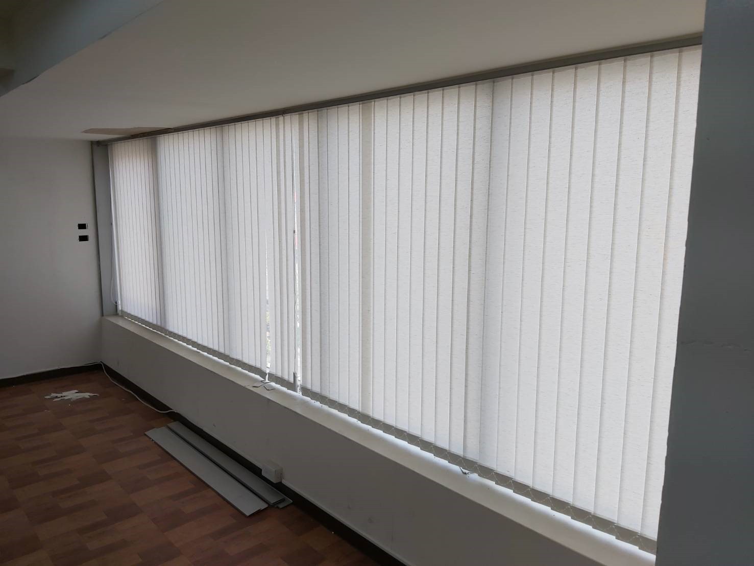 台中直立簾施工訂做 – 夏悅窗飾垂直百葉落地窗陽台拉門專用